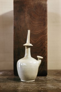 White glaze ceramic pot with willow motif