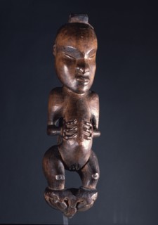 A female poutokomanawa, a figure that rests against the post supporting the ridgepole of a chiefs house or meeting house