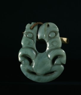 Hei matau (fish hook) pendant made of jade, given by a Ngapuhi Maori chief to a British captain in 1834