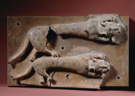 Plaque decorated with two leopards