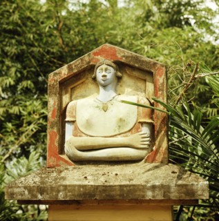 Wealth earned through the palm oil trade in the Niger Delta region financed a fashion for painted cement memorials where the deceased were depicted with the symbols of Christianity and European afflue...