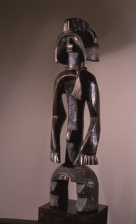Mumuye figures served to reinforce the status of senior elders and rainmakers