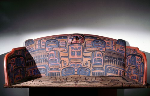 On formal occasions a chief would sit in a settee decorated with his crests