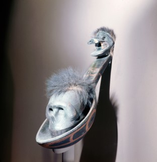 Ladle with a rocking skull in the bowl