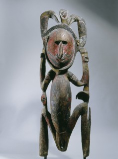 Squatting female clan spirit figure with two hornbills, from a Maprik region mens society meeting house