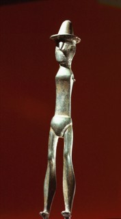 Figurine, once horned