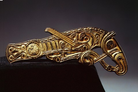 Bridle mount (?) in the form of awinged dragon