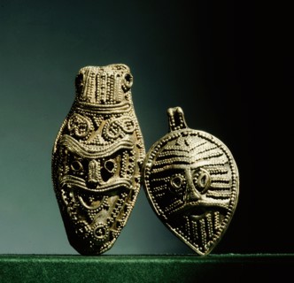 Pendants depicting Viking heroes