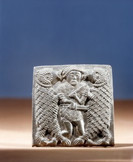 Matrix used in the manufacture of helmet plaques