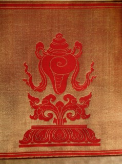 Sino Tibetan silk and gold brocade altar cloth depicting eight auspicious emblems interspersed by puja devis (offering goddesses) who offer gifts to the five Dhyani Buddhas, or Buddhas of meditation