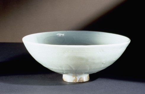 Chinese dish in green celadon of the Sung   Yuan period suggests trade connections between the Emirates and China as early as the 14th century, AD