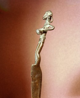 Knife handle in the form of a woman with a bowl