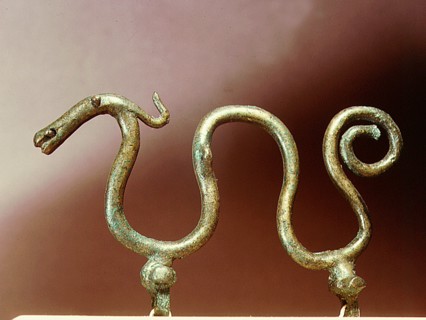Bronze ornament in the shape of a serpent