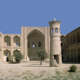 The Chor Bakhr ensemble and minaret