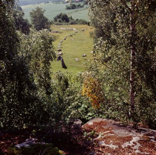 Burial site with outline of a ship in stones