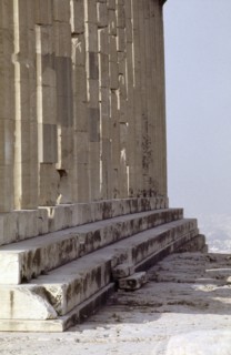 The curve of the Parthenon stylobate