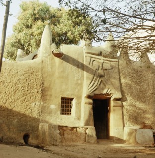 A house made of dried mud in the old part of Kano, one of the major Hausa-Fulani city states of northern Nigeria