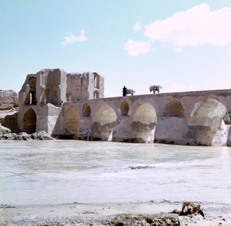 Shahrestan bridge