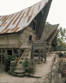 The three-level structure of Toba Batak houses corresponds to ideas of the cosmos
