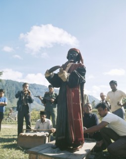 A performance of a life-sized puppet known as Si gale gale