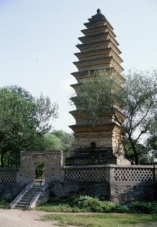 Qiyun ('Cloud Reaching') Pagoda