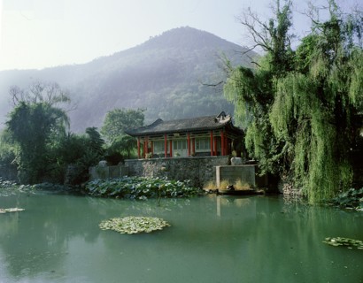 Huaqing Hot Springs at the base of Lishan Hill