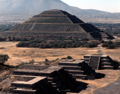 The Pyramid of the Sun with the Pyramids of the Ciudadela in the foreground