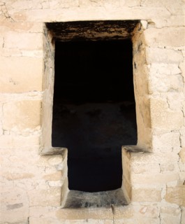 Cliff dwelling at Mesa Verde with typical 'keyhole' door