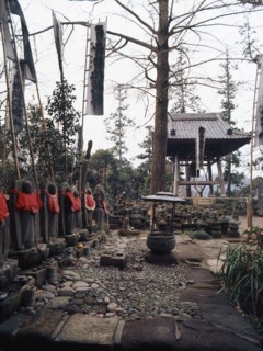 Sugimoto-dera, built by Abbot Gyoki in the 8th Century and said to be the oldest temple at Kamakura
