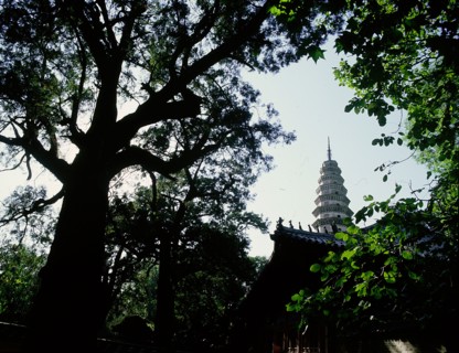 The Lingyansi (Magic Cliff) Temple, founded by the monk Fa Ding in AD 520