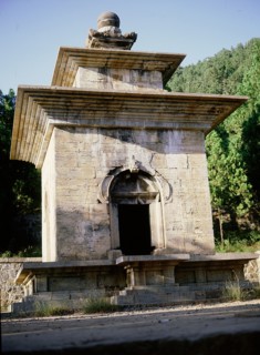 The Lingyansi (Magic Cliff) Temple, founded by the monk Fa Ding in AD 520