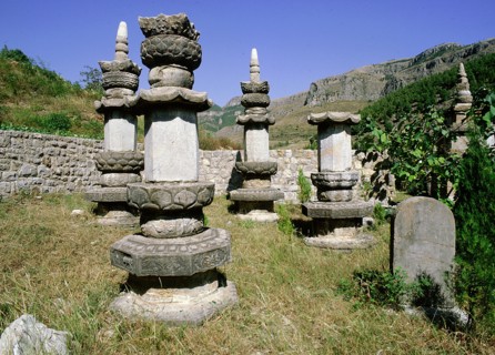 Near the Cliff of the Thousand Buddhas at Qianfoyan