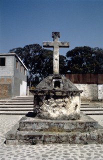 Courtyard cross at the church of La Virgen de la Candelaria, Cuidad Hidalgo