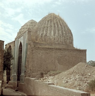 The Shah-i-Zindeh or Living King necropolis, the burial place of most of the Timurid prices