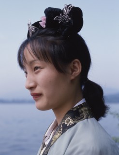 A Tsahang Ca Hung (Colourful Cloud Hostess) at the teahouse in Ruan Yuans Mound