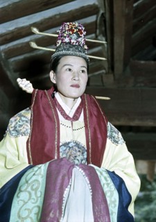 A Korean lady in traditional dress