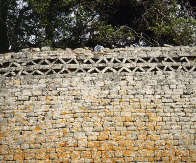 Detail of the upper structure of the fortification wall from great Zimbabwe