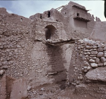 Izad-khast was a fortified town, now deserted, between Isfahan and Shiraz