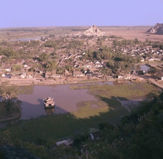 View of the detached "floating" belfry of the Thien Phuc temple