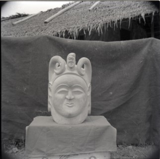 Bangwa mask, full face, back, woman.