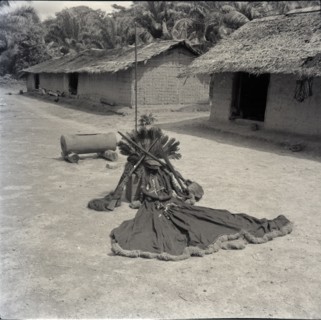 Basinjom in regalia
