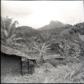 Small house and hills - Kenkwa country