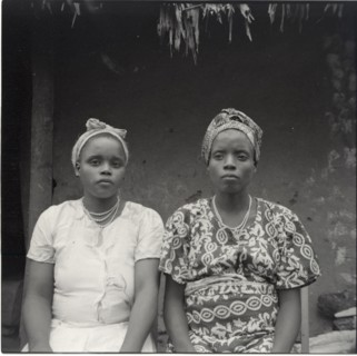 Two women - Bara