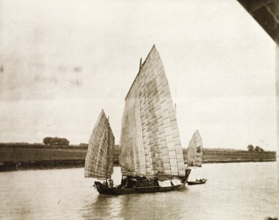 A junk transports salt on the Yangtze River