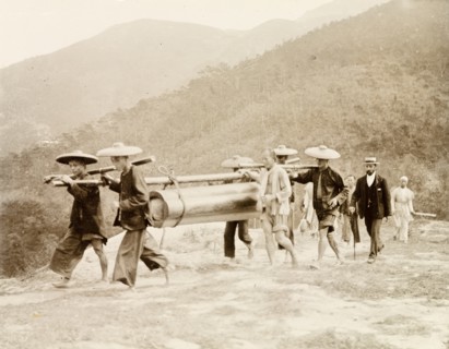 A working-class Chinese funeral procession