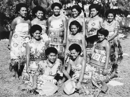 Fijian women wearing 'masi' cloth