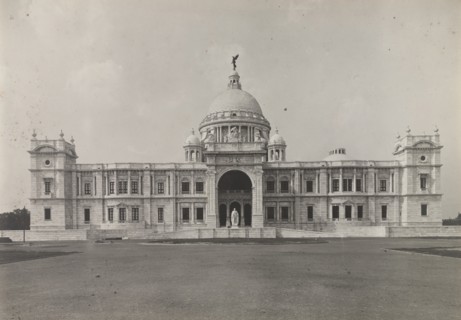 Rear elevation of the Victoria Memorial and Lord Curzon's statue