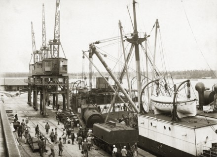 Unloading locomotive from SS Harmonides
