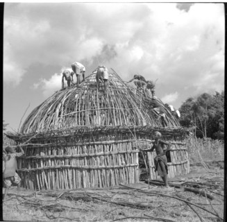 Erecting roof