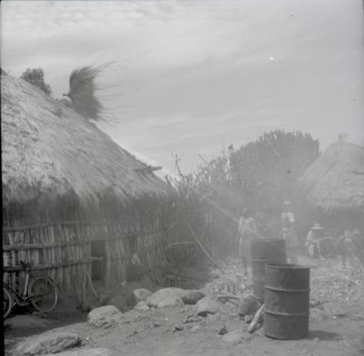 Isubo: Roof of small house being thrown up